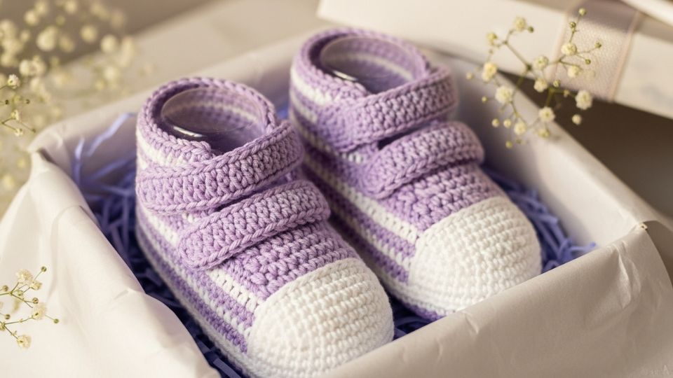 Beyoncé, Beyonce baby shoes, Crochet bay shoes , baby boots